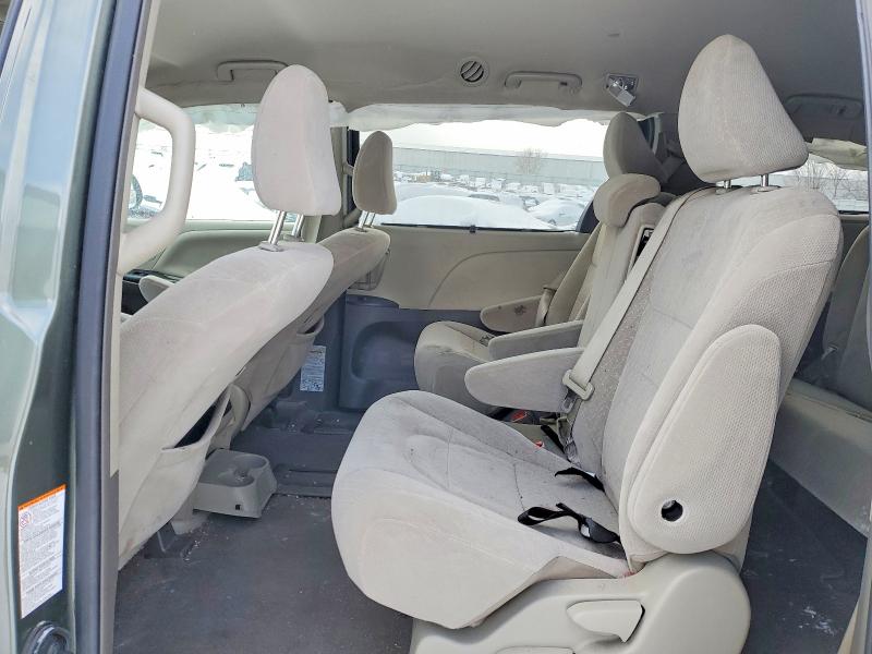 Photo 11 from auction – 2018 TOYOTA SIENNA with VIN 5TDKZ3DC9JS923788