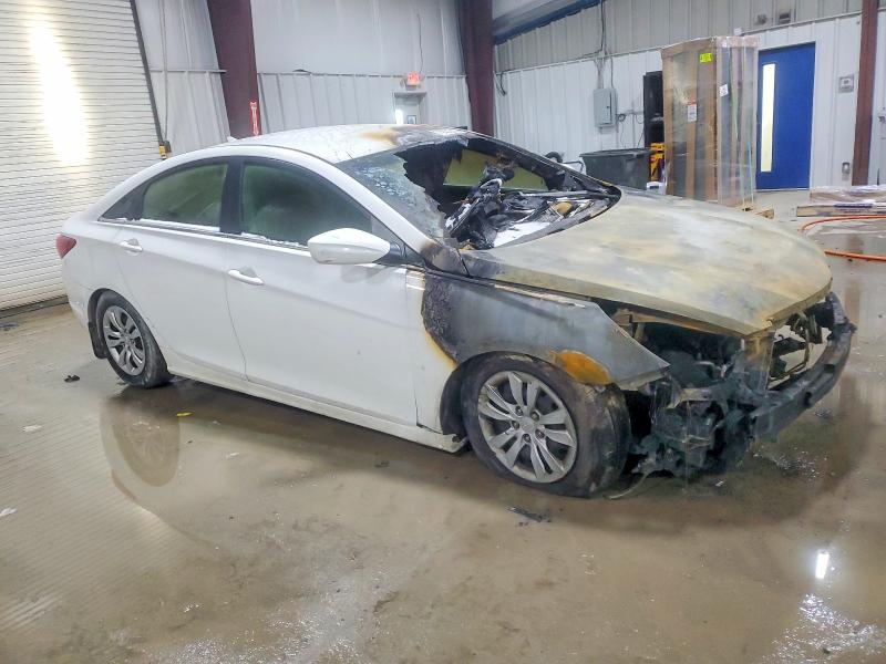Photo 4 from auction – 2011 HYUNDAI SONATA with VIN 5NPEB4AC9BH148198