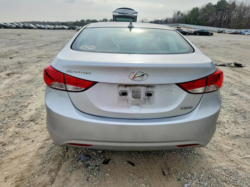Photo 6 from auction – 2013 HYUNDAI ELANTRA GL with VIN 5NPDH4AE2DH229297