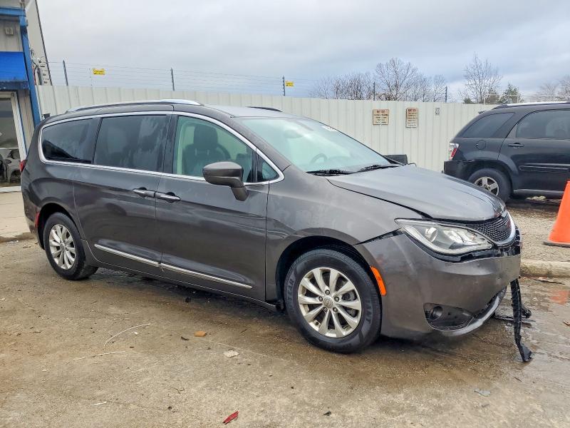 Photo 4 from auction – 2019 CHRYSLER PACIFICA with VIN 2C4RC1BG5KR627025