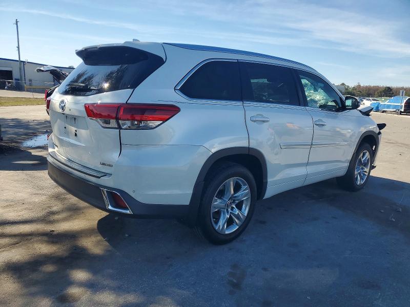 Photo 3 from auction – 2017 TOYOTA HIGHLANDER with VIN 5TDYZRFH1HS215292