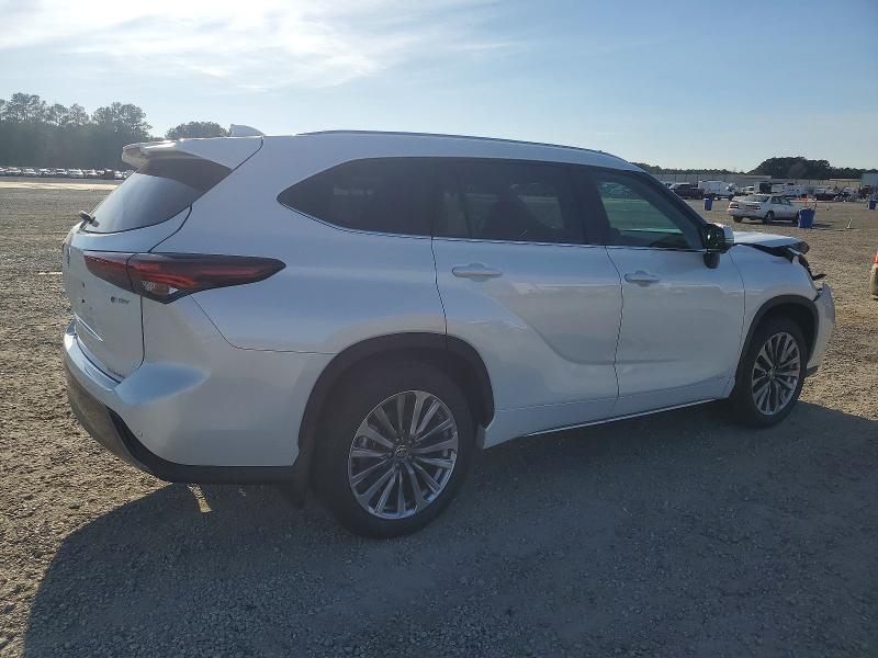 Photo 3 from auction – 2025 TOYOTA HIGHLANDER with VIN 5TDKBRCH8SS648596