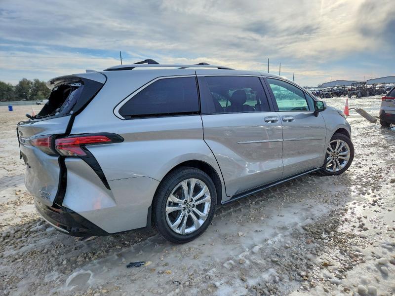Photo 3 from auction – 2024 TOYOTA SIENNA LIM with VIN 5TDERKEC2RS185947