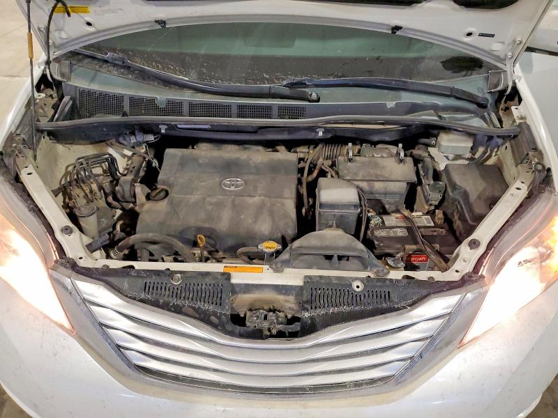 Photo 12 from auction – 2013 TOYOTA SIENNA XLE with VIN 5TDDK3DC8DS049127