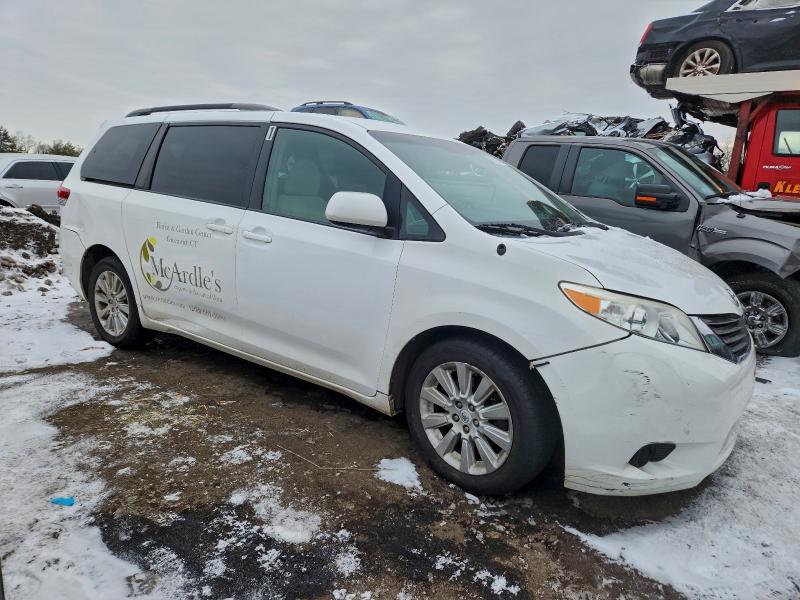 Photo 4 from auction – 2014 TOYOTA SIENNA LE with VIN 5TDJK3DC4ES093937