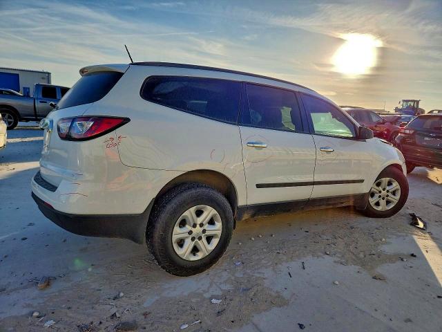 Photo 3 from auction – 2017 CHEVROLET TRAVERSE L with VIN 1GNKRFED2HJ347341