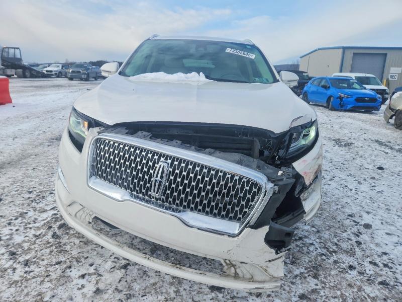 Photo 5 from auction – 2019 LINCOLN MKC RESERV with VIN 5LMCJ3D93KUL06344