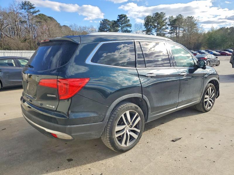 Photo 3 from auction – 2016 HONDA PILOT TOUR with VIN 5FNYF5H96GB043948