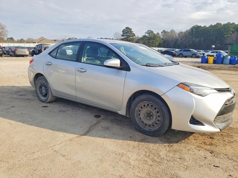 Foto 4 de la subasta – 2018 TOYOTA COROLLA L con VIN 5YFBURHE0JP745520