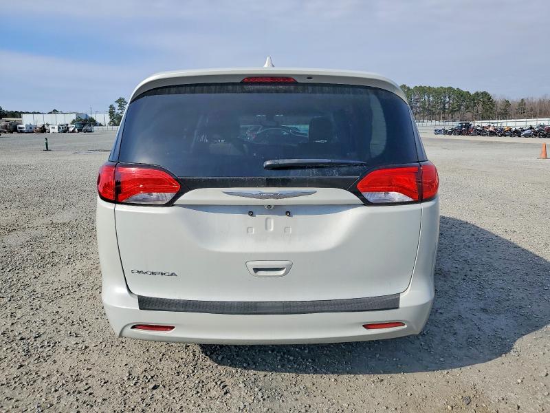 Photo 6 from auction – 2017 CHRYSLER PACIFICA L with VIN 2C4RC1CG0HR594121