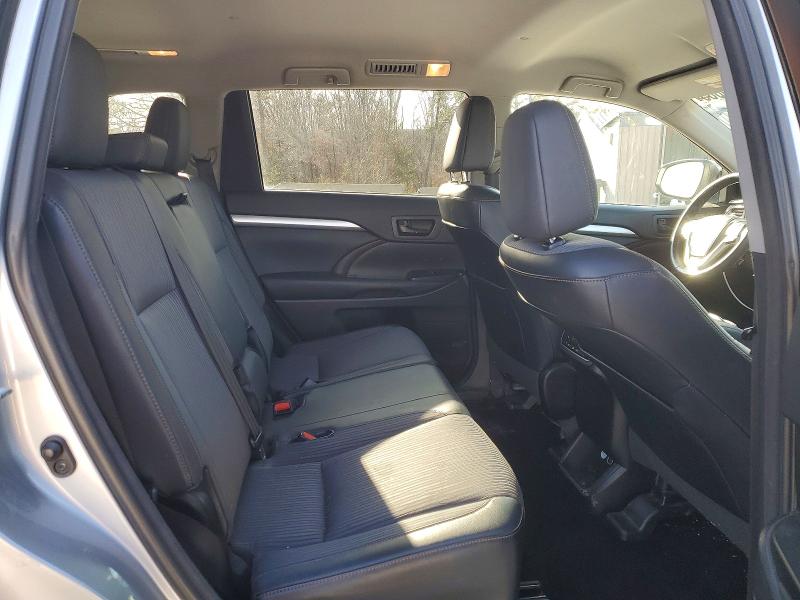 Photo 11 from auction – 2015 TOYOTA HIGHLANDER with VIN 5TDBKRFH8FS096955