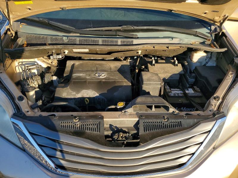 Photo 12 from auction – 2014 TOYOTA SIENNA XLE with VIN 5TDYK3DC5ES463940