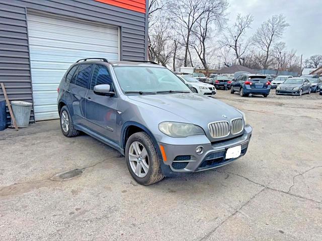 BMW X5 XDRIVE3 2011 with VIN 5UXZW0C59BL657697 - Photo from auction