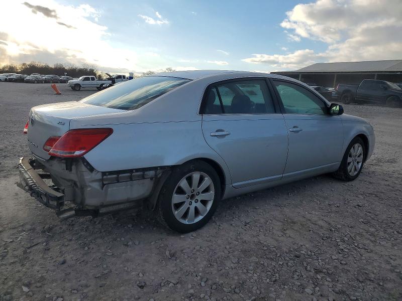 Photo 3 from auction – 2005 TOYOTA AVALON XL with VIN 4T1BK36BX5U051188