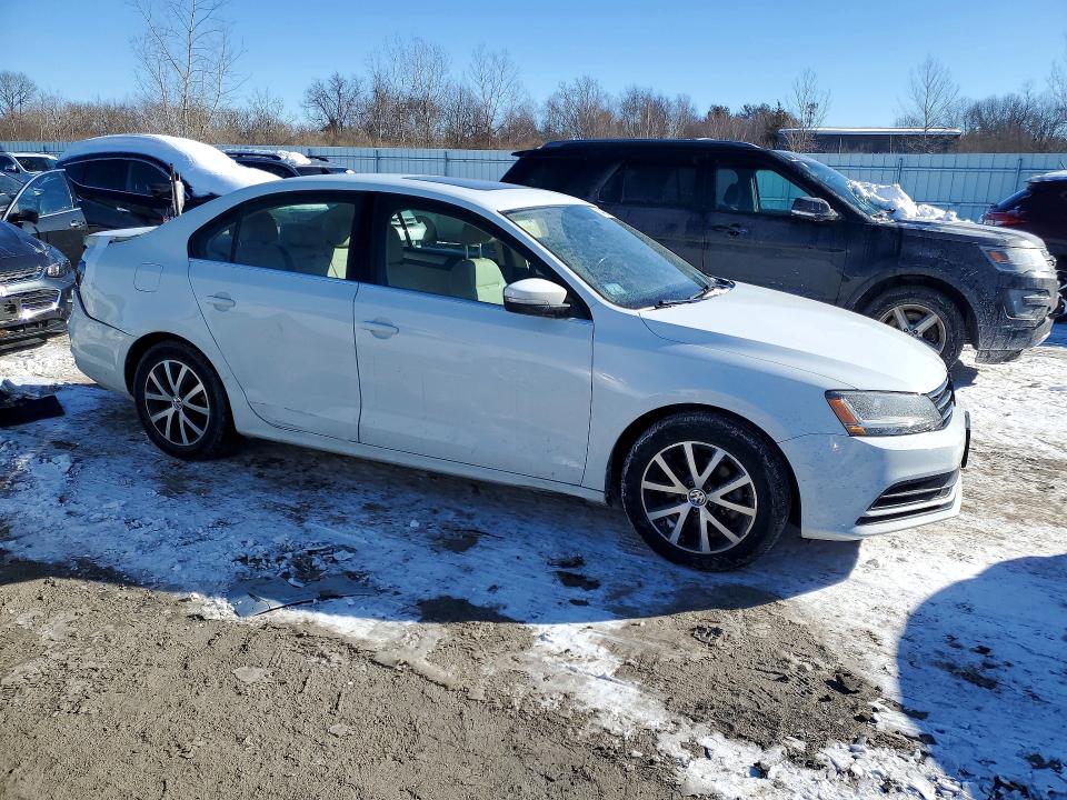 Photo 4 from auction – 2017 VOLKSWAGEN JETTA with VIN 3VWDB7AJ2HM375177
