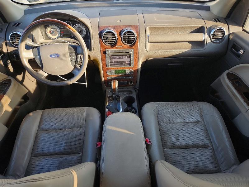 Photo 8 from auction – 2008 FORD TAURUS X L with VIN 1FMDK03W48GA43329