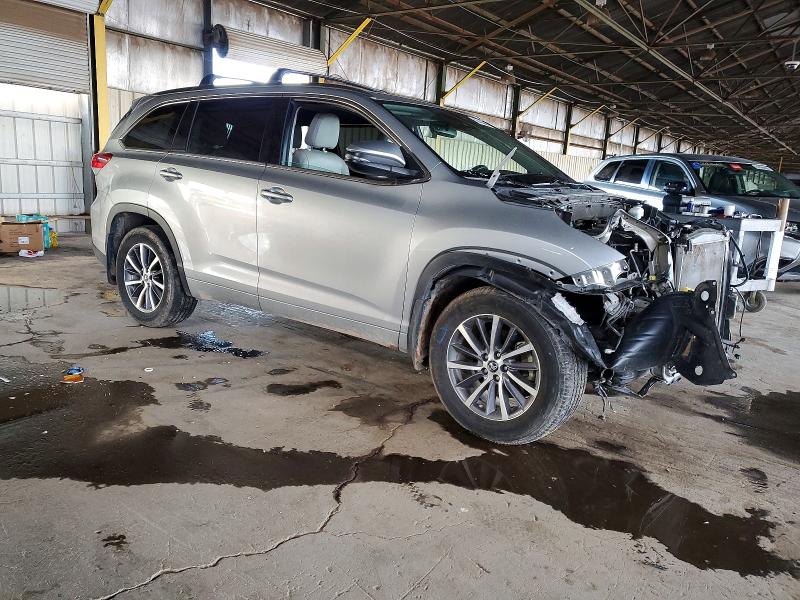 Photo 4 from auction – 2017 TOYOTA HIGHLANDER with VIN 5TDJZRFH1HS434271