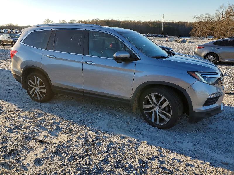 Photo 4 from auction – 2018 HONDA PILOT TOUR with VIN 5FNYF5H93JB021719