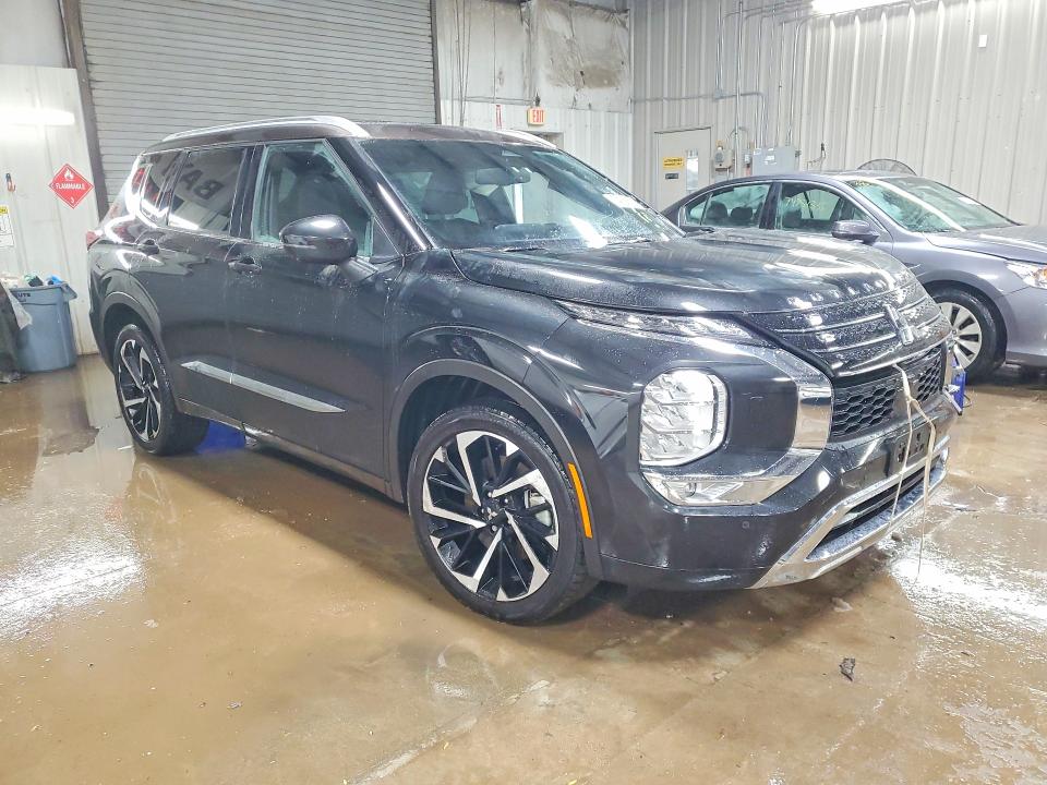 Photo 4 from auction – 2023 MITSUBISHI OUTLANDER with VIN JA4J4VA88PZ022600