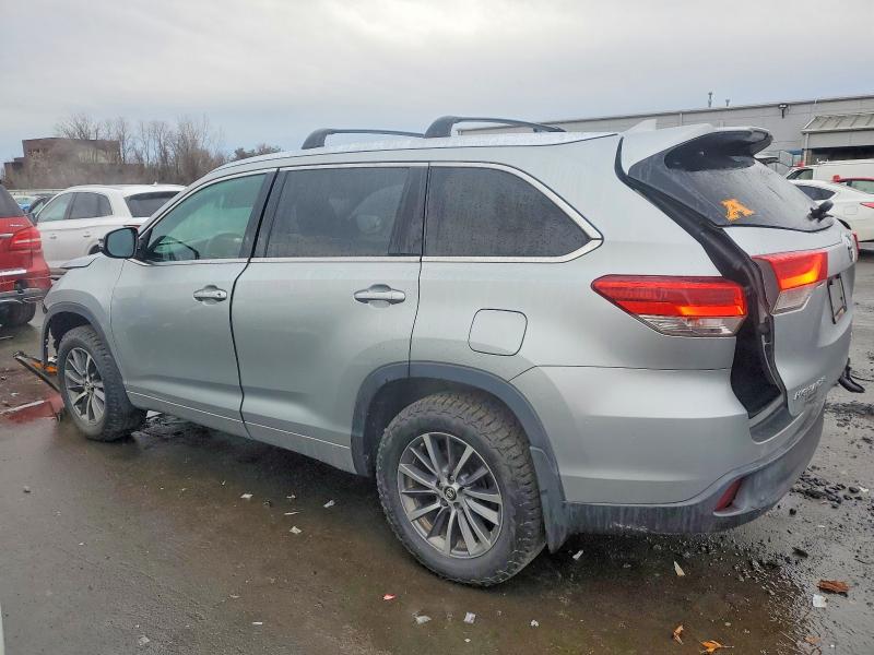 Photo 2 from auction – 2018 TOYOTA HIGHLANDER with VIN 5TDJZRFH4JS893719