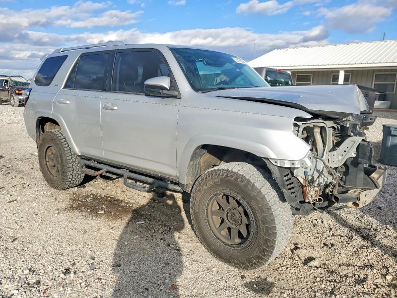 Photo 4 from auction – 2015 TOYOTA 4RUNNER with VIN JTEBU5JRXF5268858