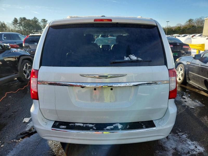 Photo 6 from auction – 2015 CHRYSLER TOWN & COU with VIN 2C4RC1AG1FR676665