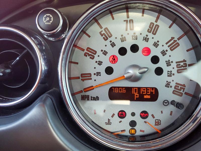 Photo 9 from auction – 2006 MINI COOPER S with VIN WMWRE33526TJ40220