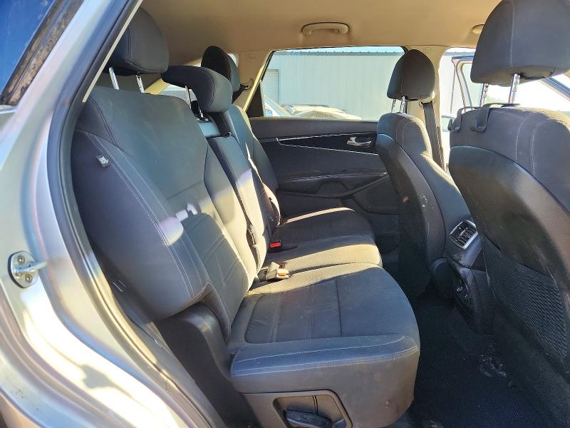 Photo 11 from auction – 2018 KIA SORENTO LX with VIN 5XYPG4A34JG402867