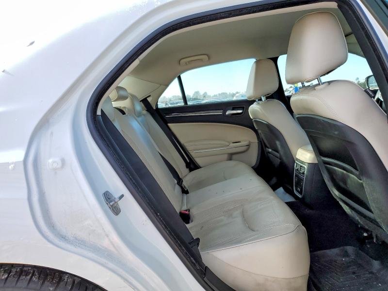 Photo 10 from auction – 2018 CHRYSLER 300 LIMITE with VIN 2C3CCAKG5JH154242