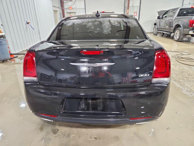Photo 6 from auction – 2018 CHRYSLER 300 TOURIN with VIN 2C3CCAAG0JH320989