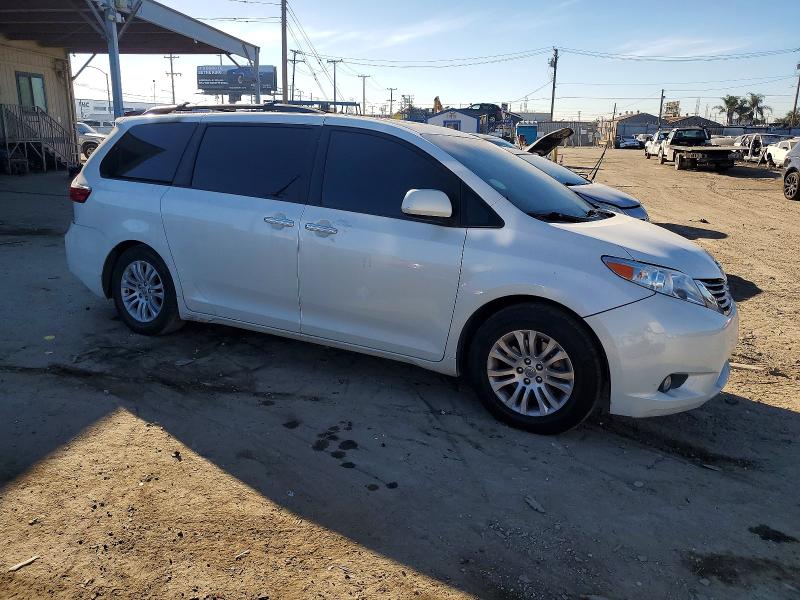 Photo 4 from auction – 2015 TOYOTA SIENNA with VIN 5TDYK3DC7FS552183