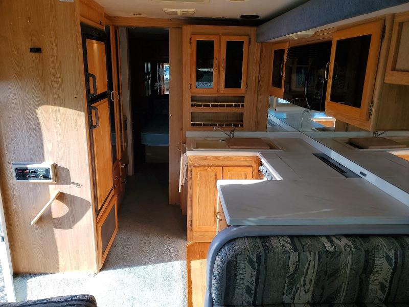 Photo 6 from auction – 1999 SEAV MOTORHOME with VIN 3FCMF53S3XJA27048