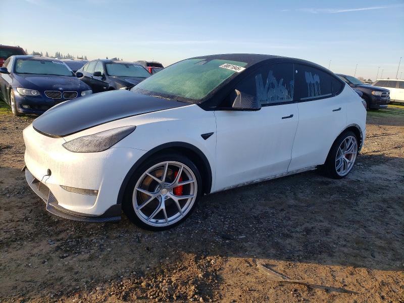TESLA MODEL Y 2022 with VIN 7SAYGDEF3NF366341 - Photo from auction