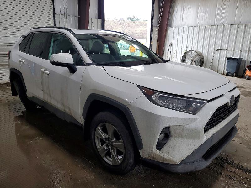 Photo 4 from auction – 2021 TOYOTA RAV4 XLE with VIN 2T3P1RFVXMC231302