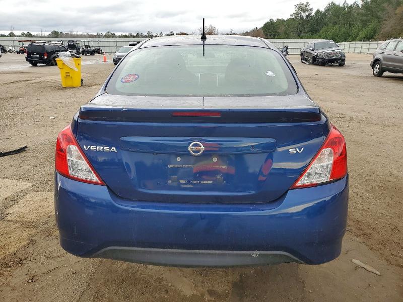 صورة رقم 6 من المزاد - 2018 NISSAN VERSA S مع VIN 3N1CN7AP1JL884380