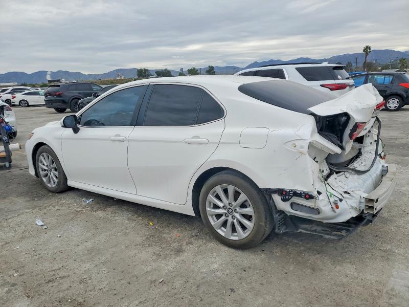 Photo 2 from auction – 2018 TOYOTA CAMRY with VIN 4T1B11HK5JU643256