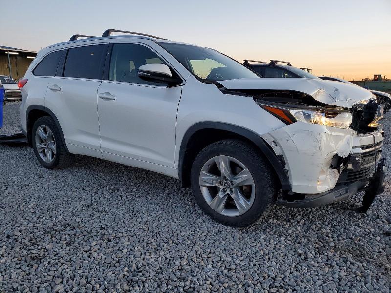 Photo 4 from auction – 2017 TOYOTA HIGHLANDER with VIN 5TDDZRFH3HS447116