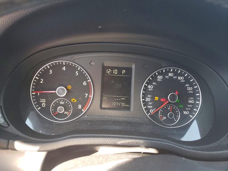 Photo 9 from auction – 2014 VOLKSWAGEN PASSAT S with VIN 1VWAP7A33EC012860
