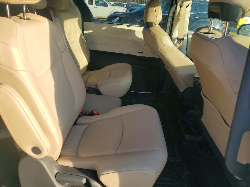 Photo 11 from auction – 2024 TOYOTA SIENNA XLE with VIN 5TDYRKEC5RS214094