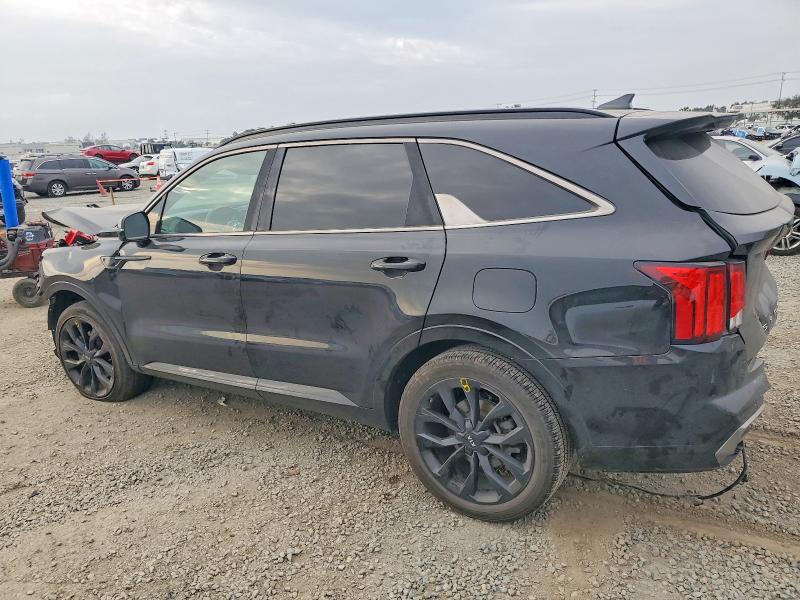 Photo 2 from auction – 2021 KIA SORENTO with VIN 5XYRK4LF0MG062457