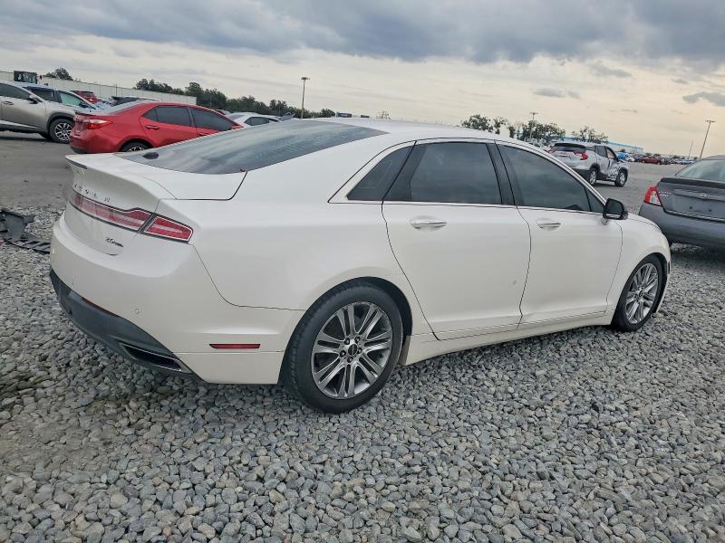 Photo 3 from auction – 2015 LINCOLN MKZ with VIN 3LN6L2G95FR616038