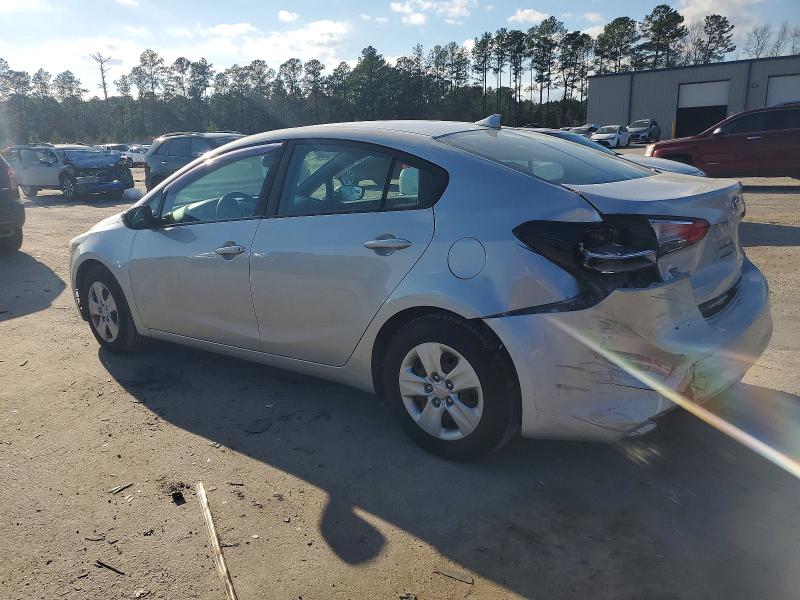 Photo 2 from auction – 2017 KIA FORTE LX with VIN 3KPFK4A75HE099229