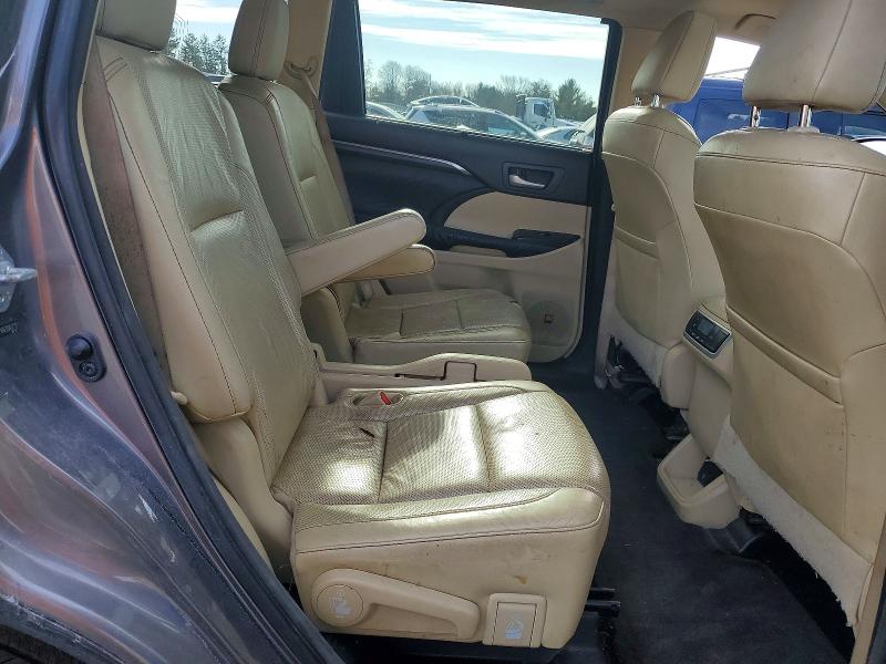 Photo 11 from auction – 2014 TOYOTA HIGHLANDER with VIN 5TDDKRFH4ES043712