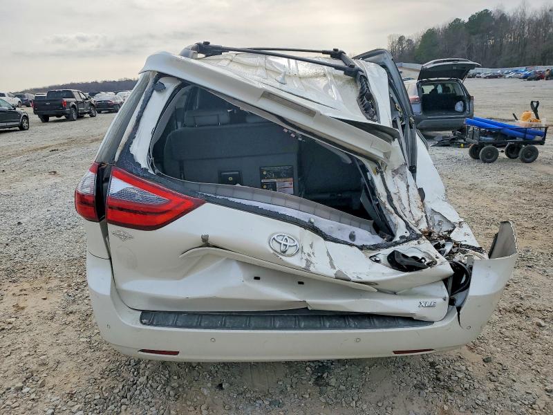 Photo 6 from auction – 2020 TOYOTA SIENNA XLE with VIN 5TDYZ3DC1LS058621