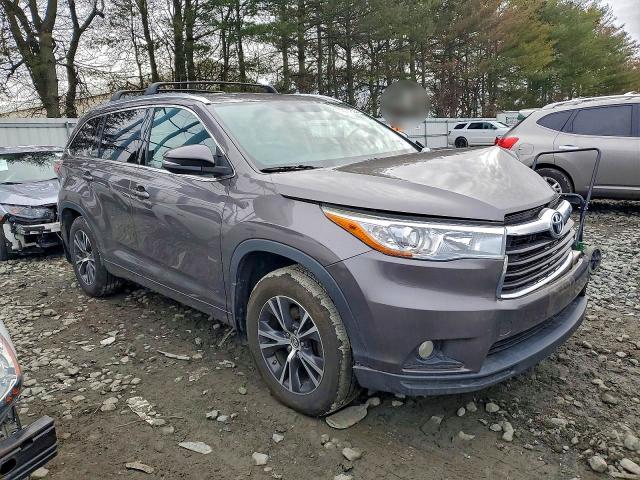 Photo 4 from auction – 2016 TOYOTA HIGHLANDER with VIN 5TDJKRFH0GS247073