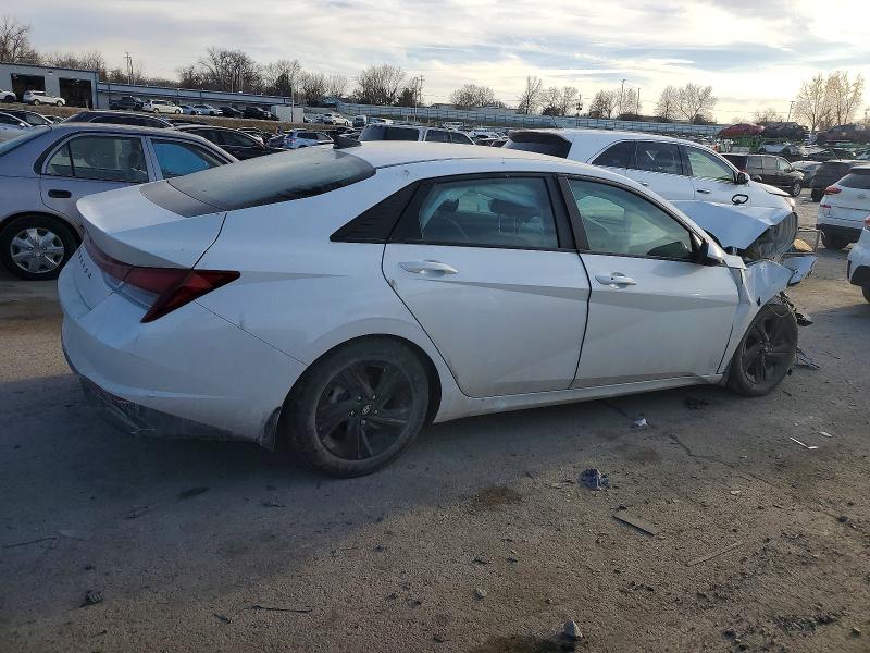 Photo 3 from auction – 2023 HYUNDAI ELANTRA with VIN 5NPLM4AG0PH093751