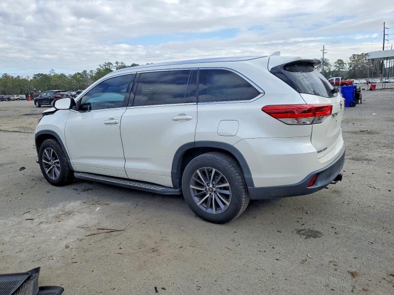 Photo 2 from auction – 2018 TOYOTA HIGHLANDER with VIN 5TDKZRFH7JS536409