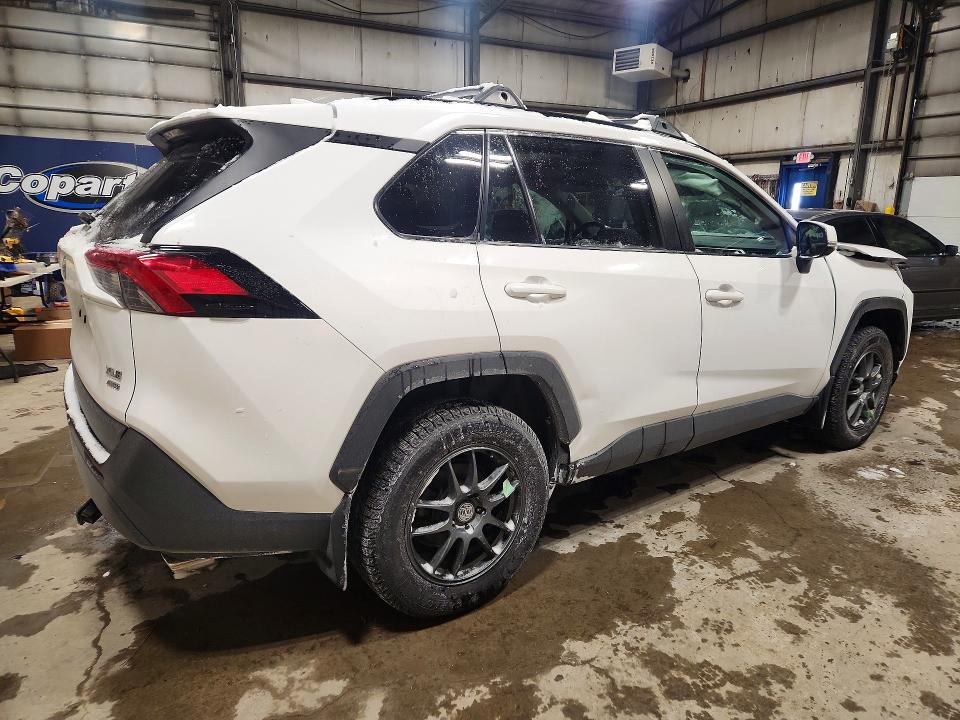 Photo 3 from auction – 2019 TOYOTA RAV4 XLE with VIN 2T3R1RFV0KW004348