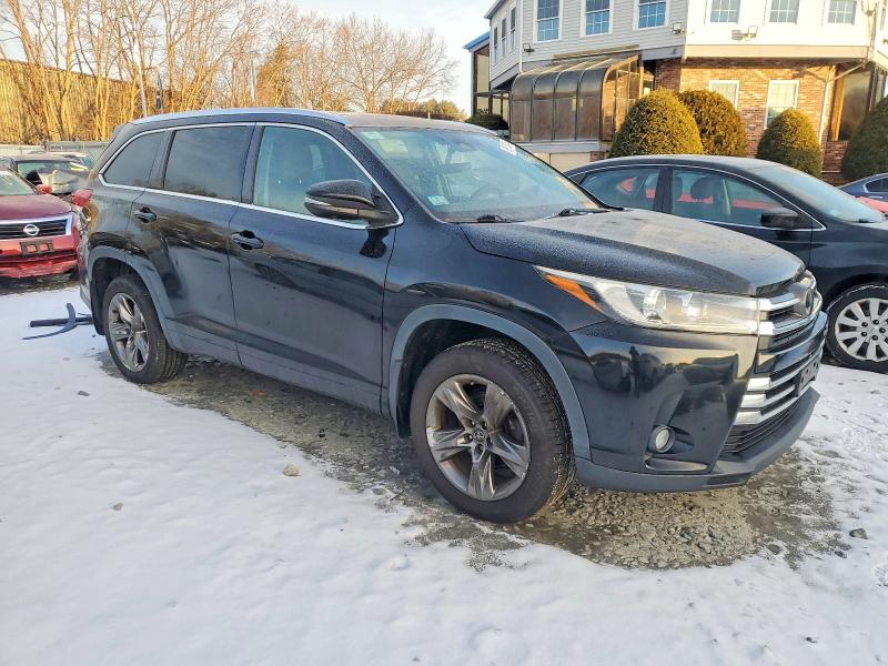 Photo 4 from auction – 2018 TOYOTA HIGHLANDER with VIN 5TDDZRFH5JS808500