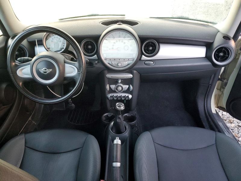 Photo 8 from auction – 2007 MINI COOPER with VIN WMWMF33547TL67174